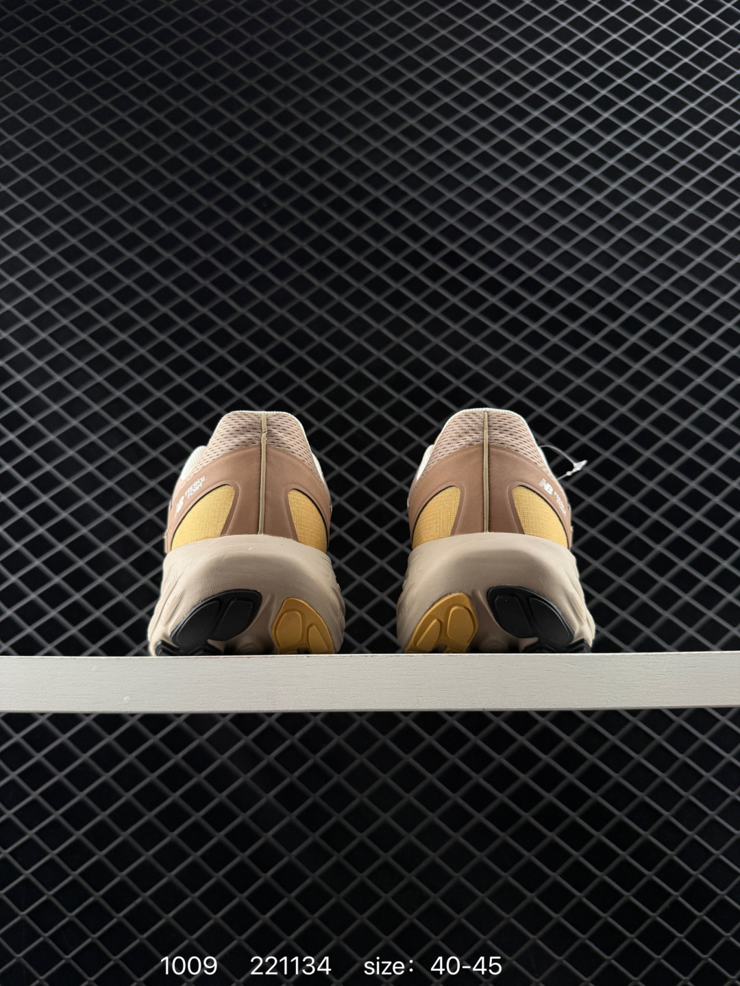 NB Ganni x New Balance NB Fresh Foam ”TRAINER UTRNGA Silver Metallic“